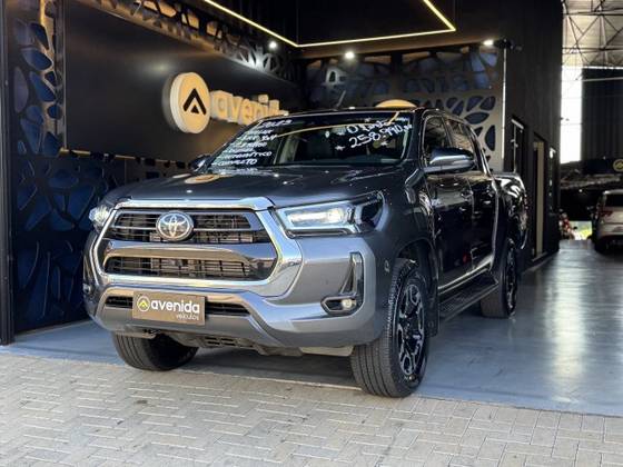 TOYOTA HILUX 2.8 D-4D TURBO DIESEL CD SRX 4X4 AUTOMÁTICO